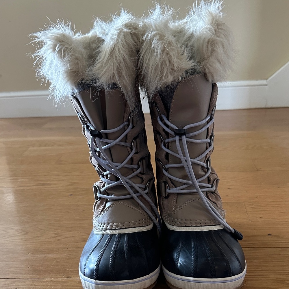 Sorrel Women's Fur Winter Lace-Up Duck Boots in Beige and Black